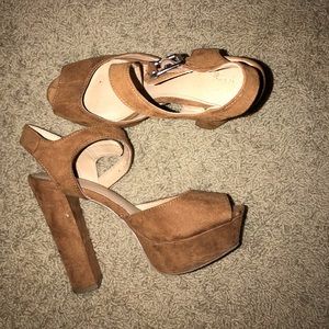 Tan chunky heel pumps size 6.5